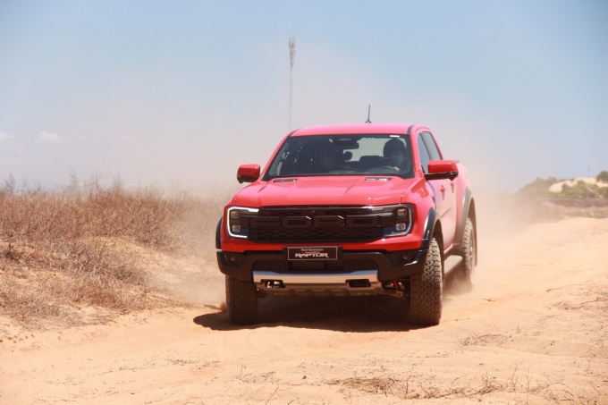 Bán tải Ford trên đường thử mô phỏng địa hình sa mạc (Baja). Ảnh: Tân Phan